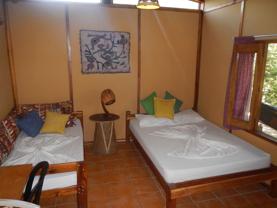 matrimonial y soltero con abanico de piso y de techo, TV por cable, wi-fi
