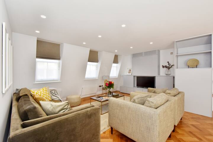 Amazing Mayfair 2 Bed £6 million AC Terrace Wi-Fi gallery image 4