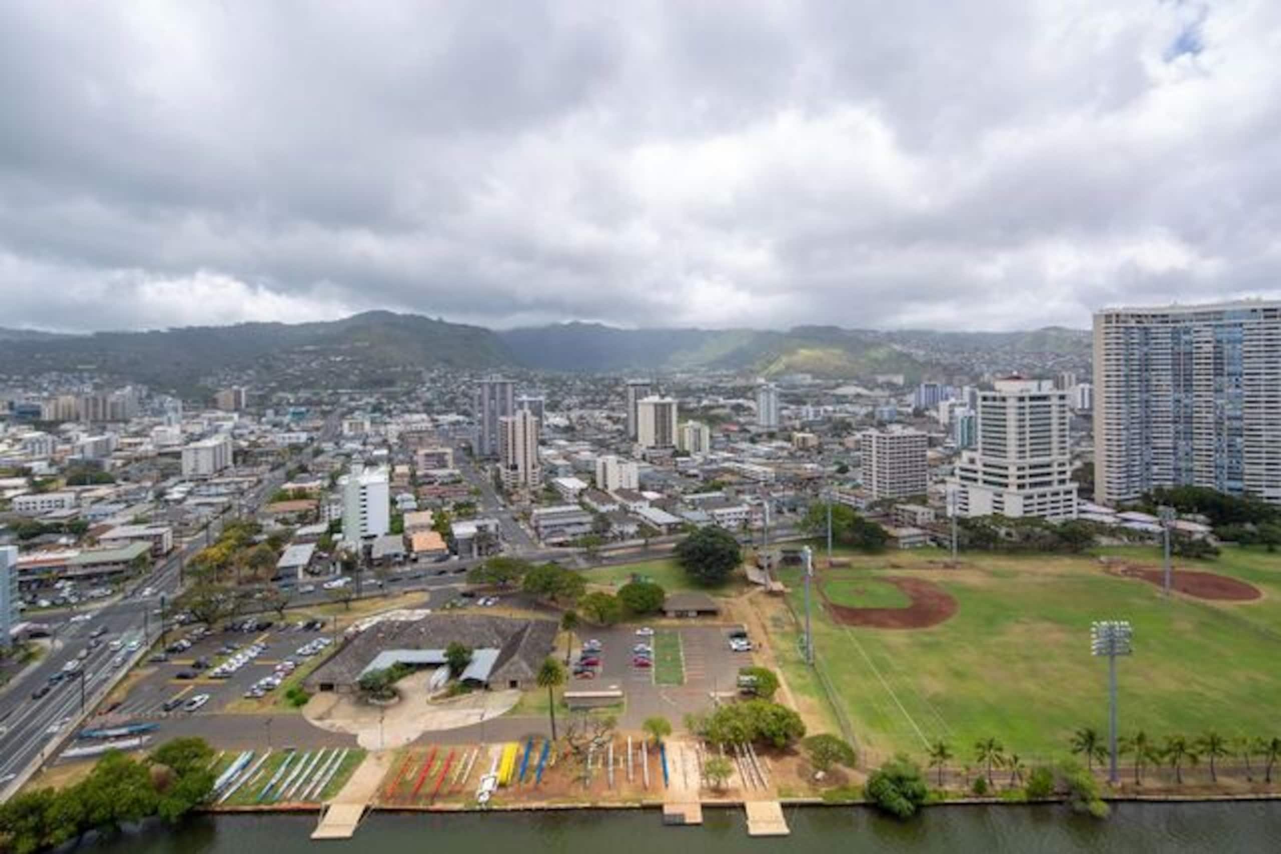 Condo in Honolulu · ★4.63 · Studio · 1 bed · 1 shared bath - Image 12