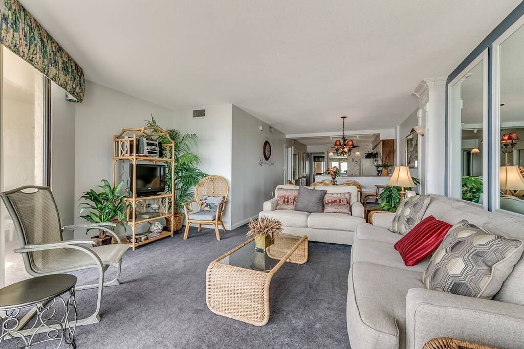 Chair,Furniture,Indoors,Living Room,Room