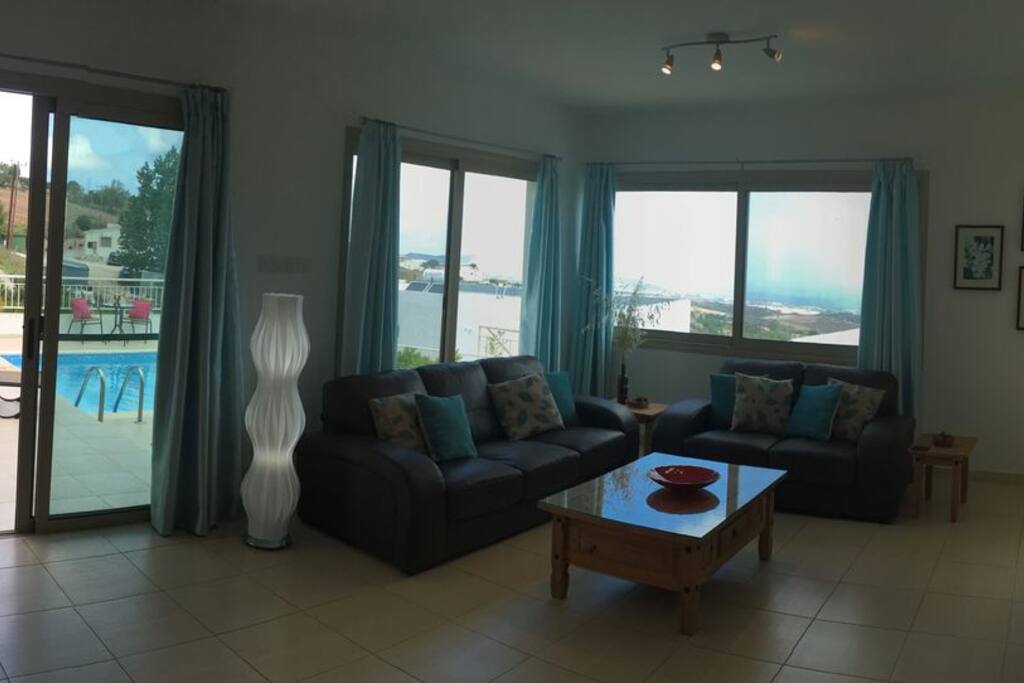 Bright & spacious living room leading to poolside