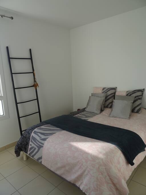 Chambre avec lit double
