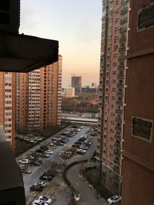房间窗外小区图