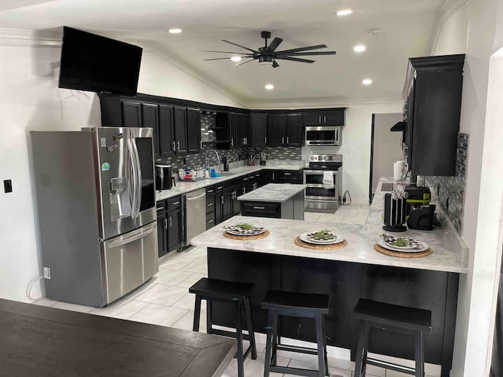 6 bedroom 5 bath Dream Escape