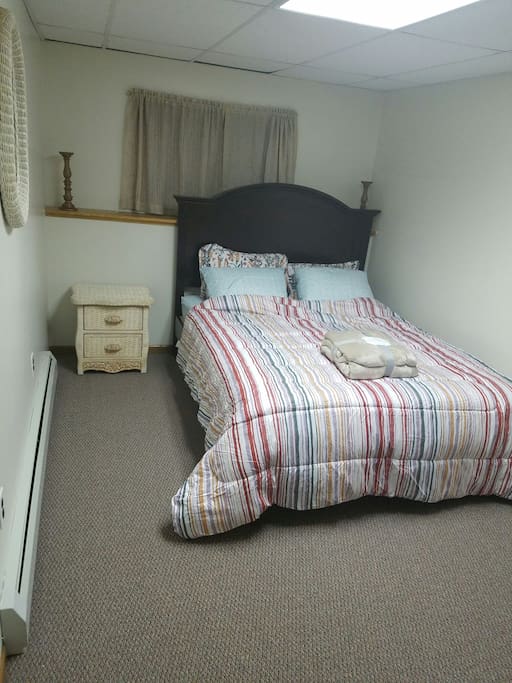 Queen size bed in second bedroom