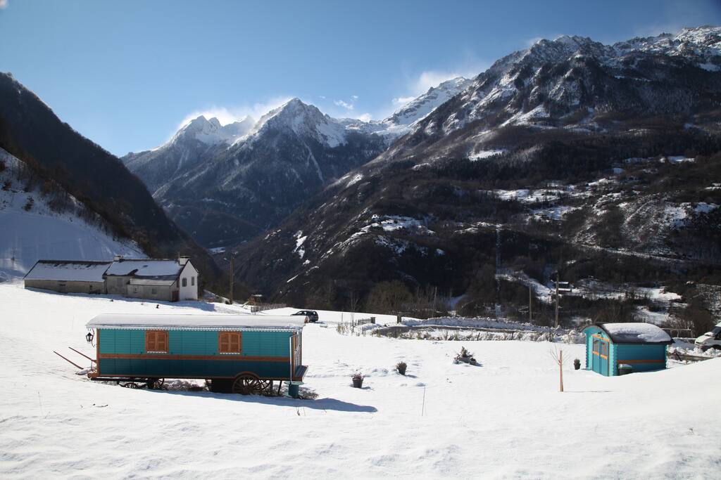 Vue de la roulotte en hiver