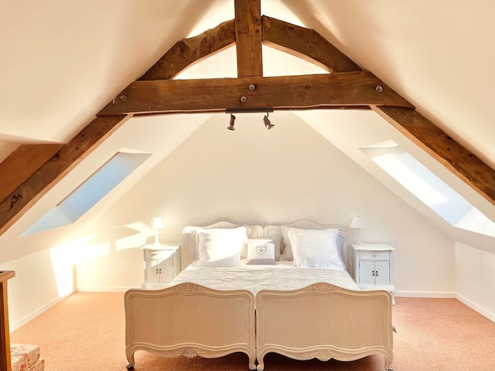 Chambre dans l’annexe avec lit super-king, qui transforme en lits jumelles