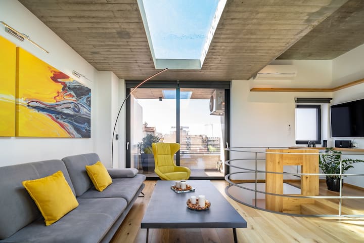 The HostMaster Persephone Skyline Pool Oasis gallery image 3