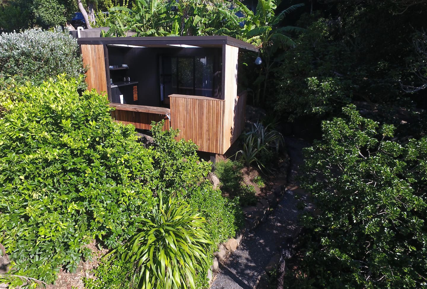 Piha Hut 1