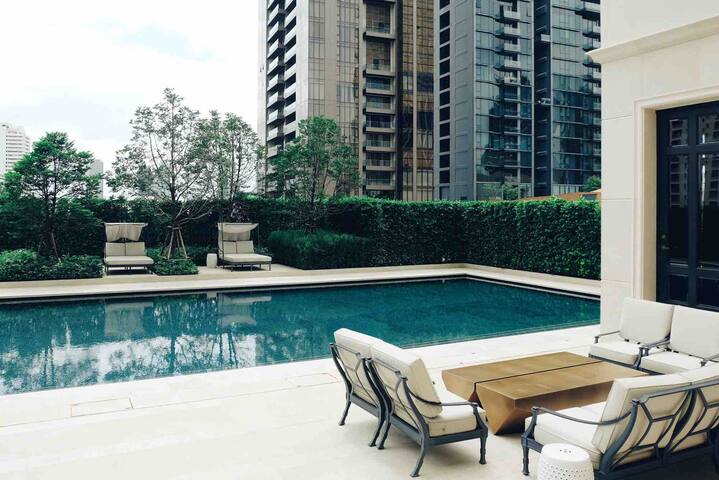 Exquisite Value: luxury 2BD/2BA in city center BTS gallery image 2