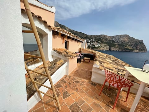 Studio with terrace with pool and sea access