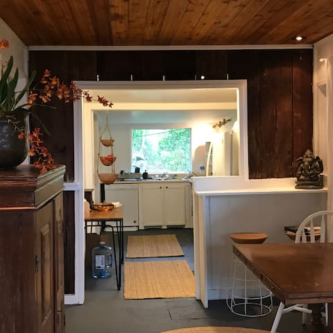 English Cottage in Hawaii