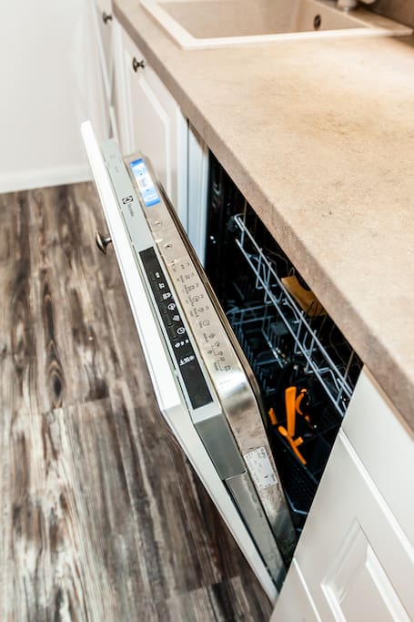 Integrated dishwasher