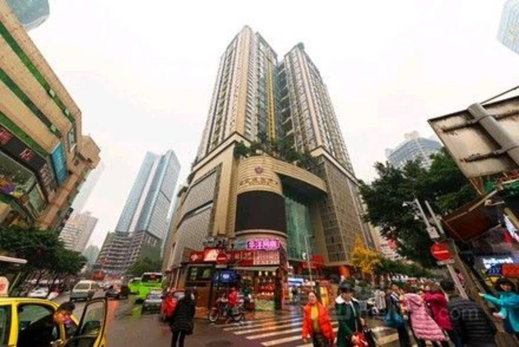 公寓地出八一路好吃街