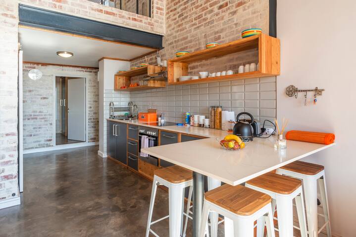 The Duke Loft Suite: 5min from the CBD gallery image 4