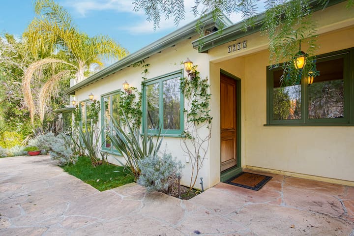 Great Family Home with Pool gallery image 3