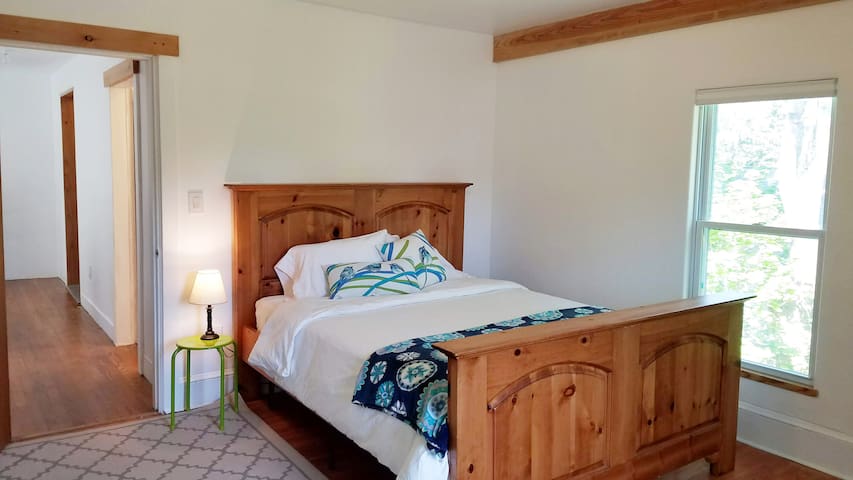 Quiet, Clean, and Convenient Apartment in Falmouth