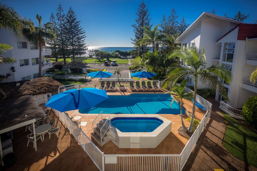 Watch the kids in the pool with Esplanade and Ocean views also
