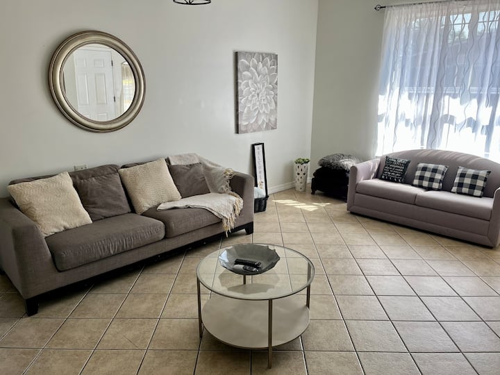 Agradable casa de 3 dormitorios Cerca del centro de Modesto Casas en