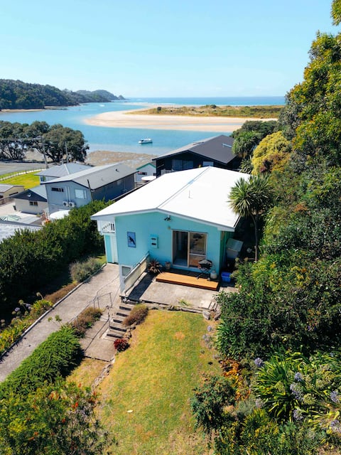 Top Airbnb: The Little Blue Bach in Whangarei District East