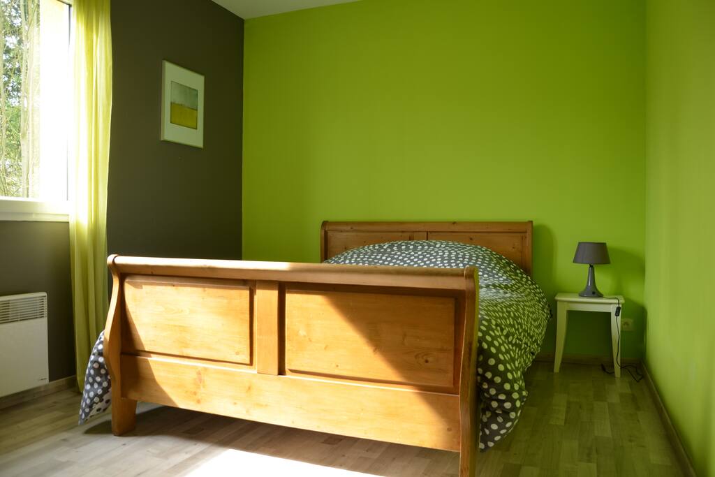Chambre verte
Lit double