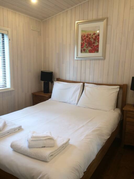 Bedroom 1 - Double Bed