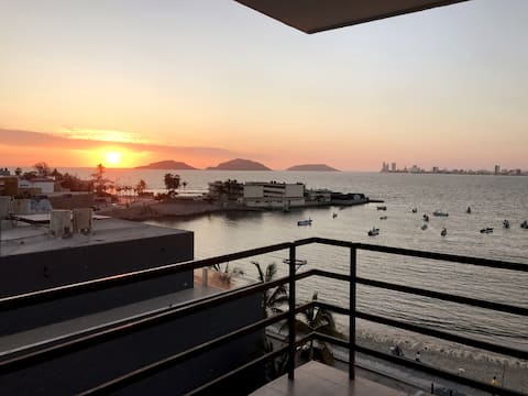 Simple is best by the waves - Ocean View (Queen)