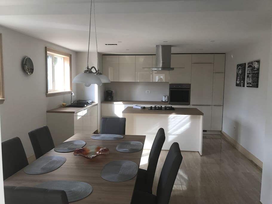 Full kitchen