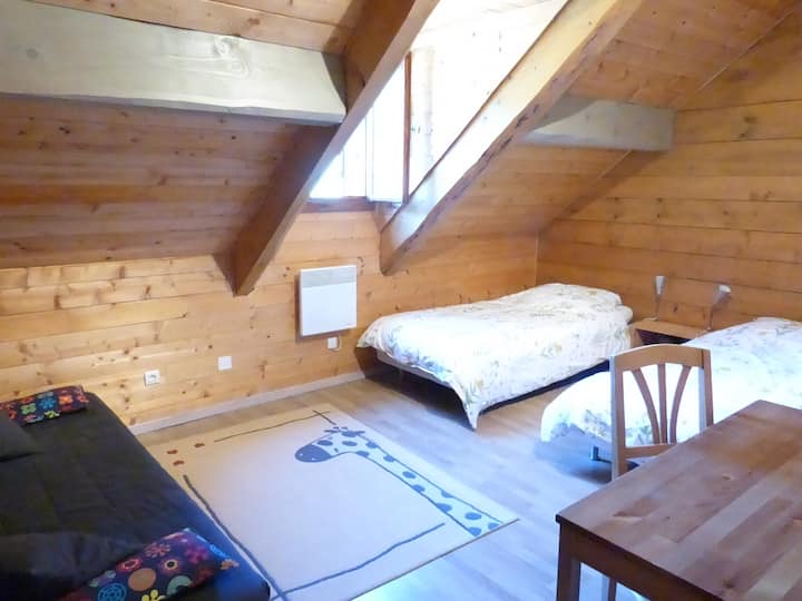 Детска стая + кабриолет на горния етаж