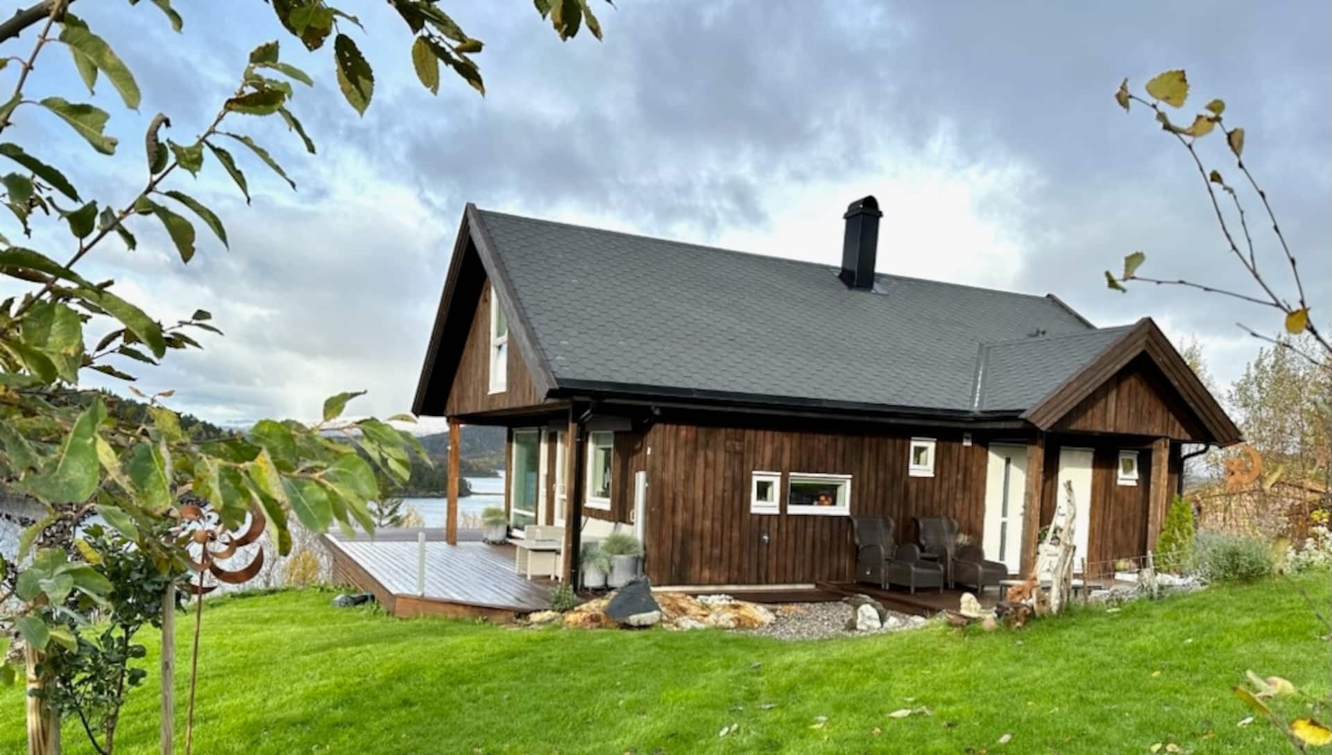 Cottage by the sea with nice hiking areas