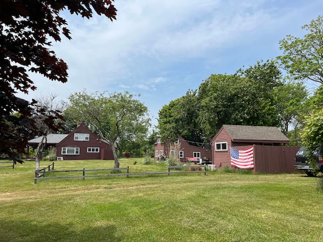 Walk to Mansion Beach!