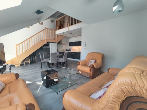 2nd floor, air-conditioned, elevator, garage.