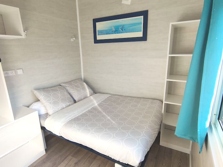 غرفة نوم 2 وسرير 140 × 190 مع مساحة تخزين