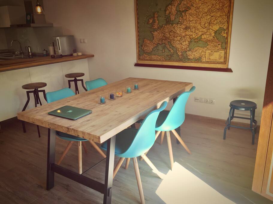Mesa comedor para 6 personas. | Table for 6
