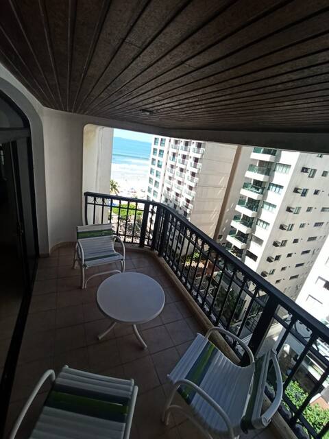 Apt 3 suites 08 people in Pitangueiras Guarujá