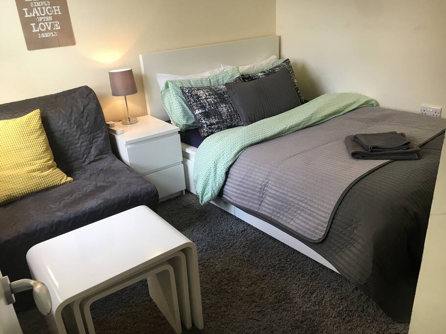Bedroom with double bed & single pull out sofachair