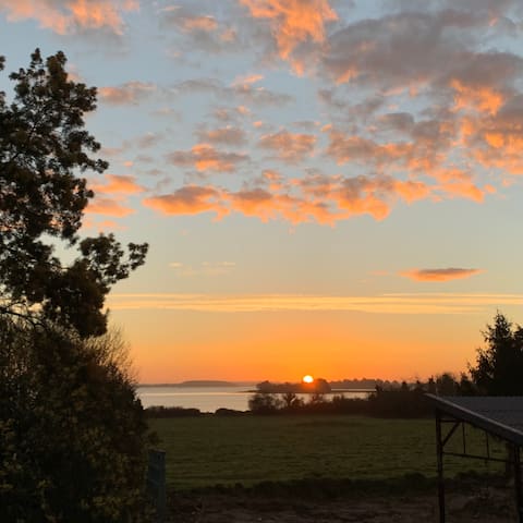 House with sea view in the charming hamlet of Pénéro
