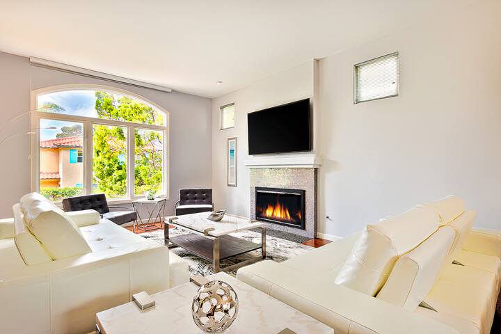 Ocean Views *Walk to Beach *La Jolla *Rooftop *A/C gallery image 3