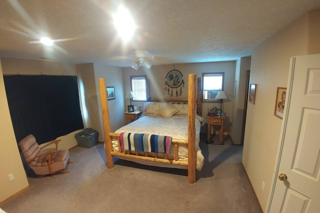 Guest bedroom