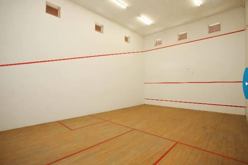 Squash, pool table and table tennis available.