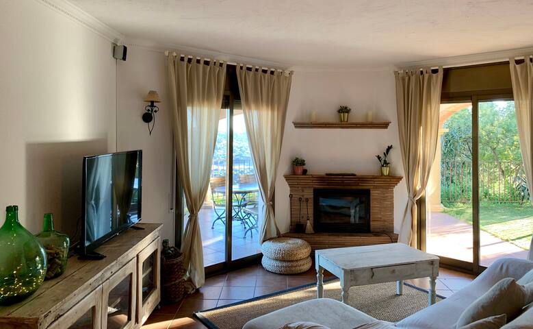 Precioso chalet con vistas. Piscina privada. gallery image 3