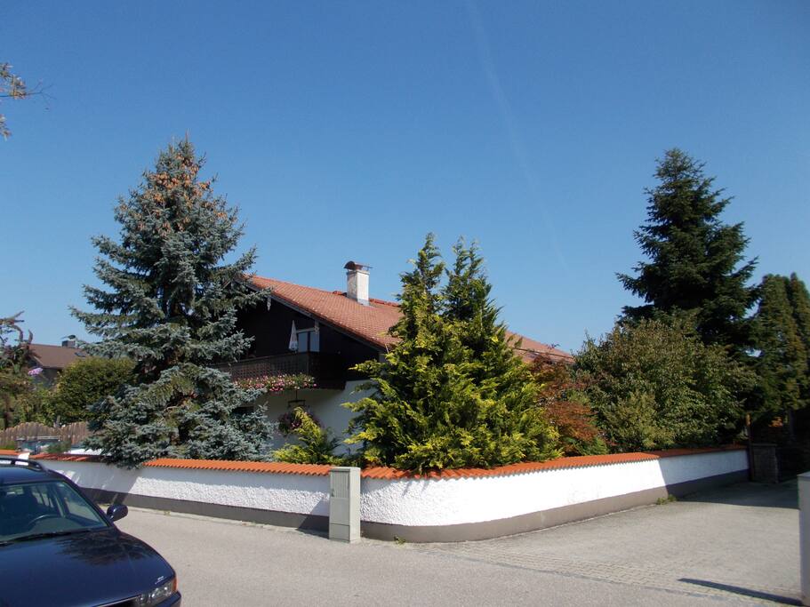 Hausansicht Bild 3 ----- House Pic 3