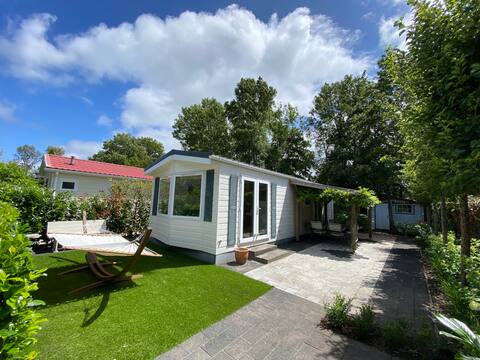 Relaxing family chalet w. many play areas for kids
