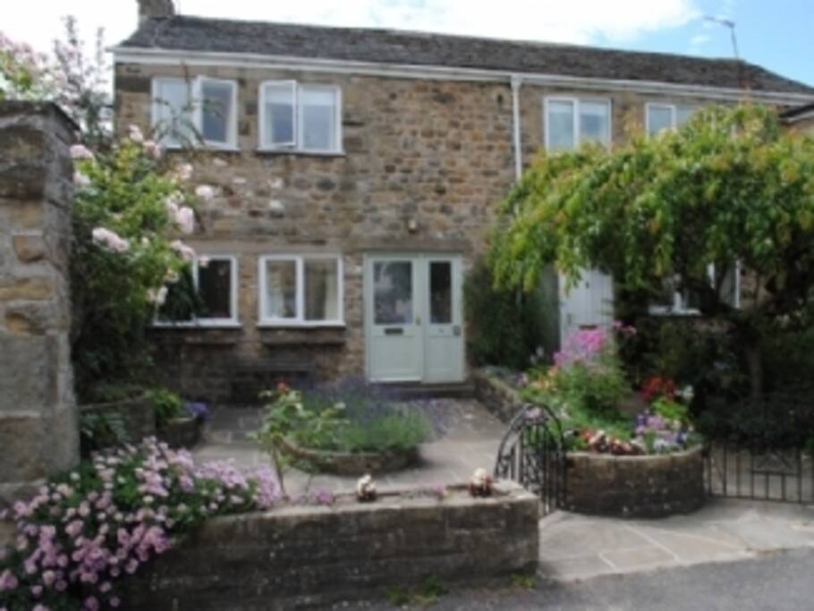 Front of cottage off Church Street