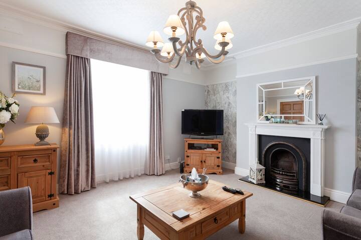 Luxury Apartment in Market Town Centre. Sleeps 4