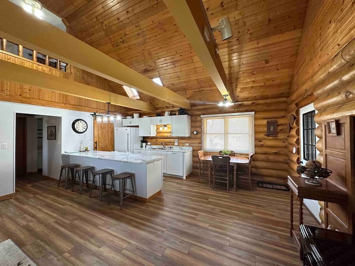 Spring Branch Cabin Cabins for Rent in Norfolk, Nebraska, United