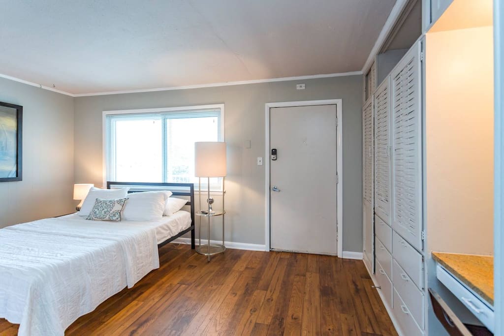 "This space was perfect for my two week stay in Nashville! It’s the perfect size for two people, clean and quiet, and was close to anything we wanted to do. Would definitely recommend to any friends or family coming through town."