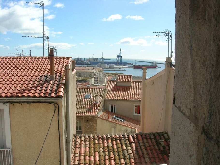 vue sur le port depuis la pièce à vivre