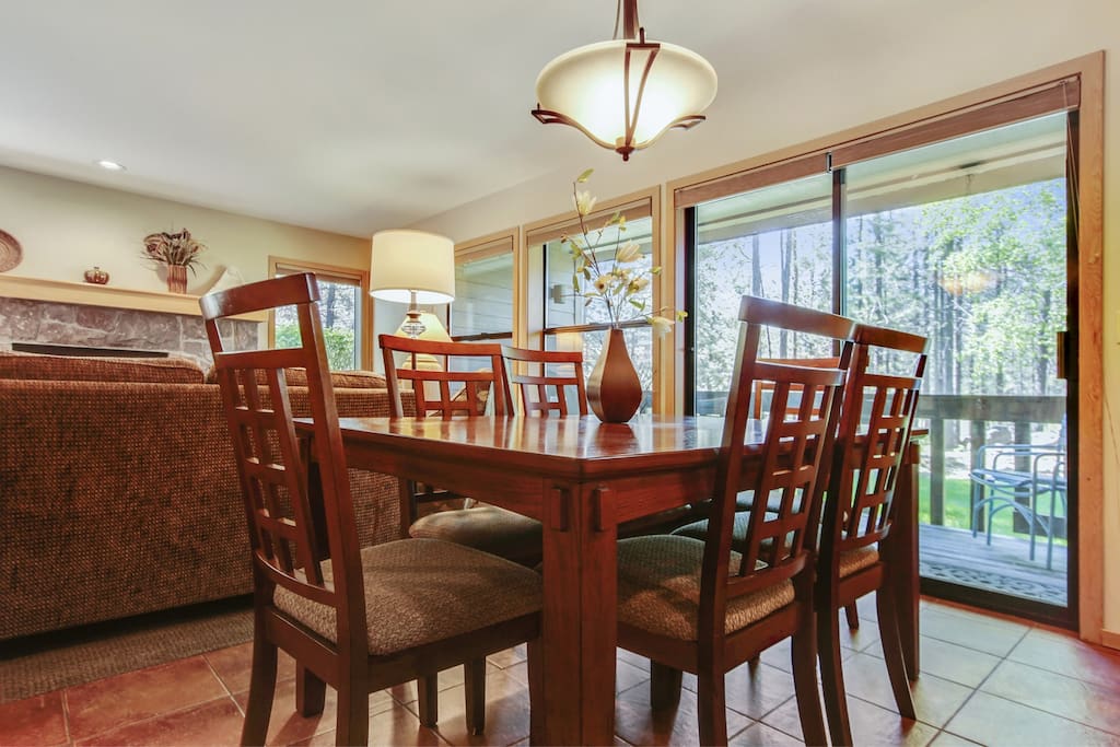 Chair,Furniture,Dining Room,Indoors,Room