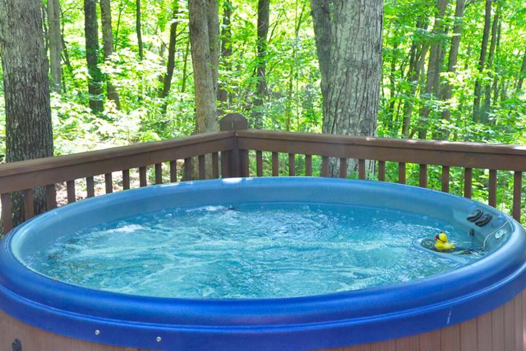 The Sparkling Hot Tub Under the Trees